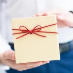 Come scegliere il regalo giusto per la suocera?