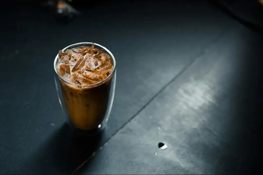 Come preparare un iced coffee migliore di Starbucks