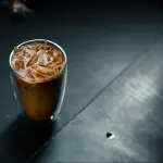 Come preparare un iced coffee migliore di Starbucks