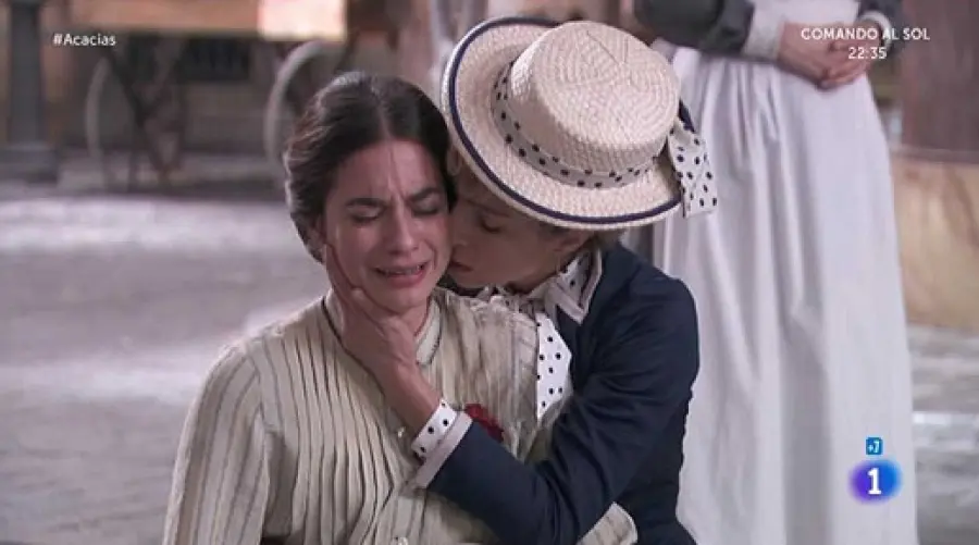 Una Vita: arriva il primo bacio saffico della soap