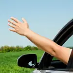 I finestrini delle auto non proteggono dai raggi UV pelle e occhi a rischio