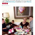 Festa della Mamma 2016, gli auguri a tutte le mamme a suon di social