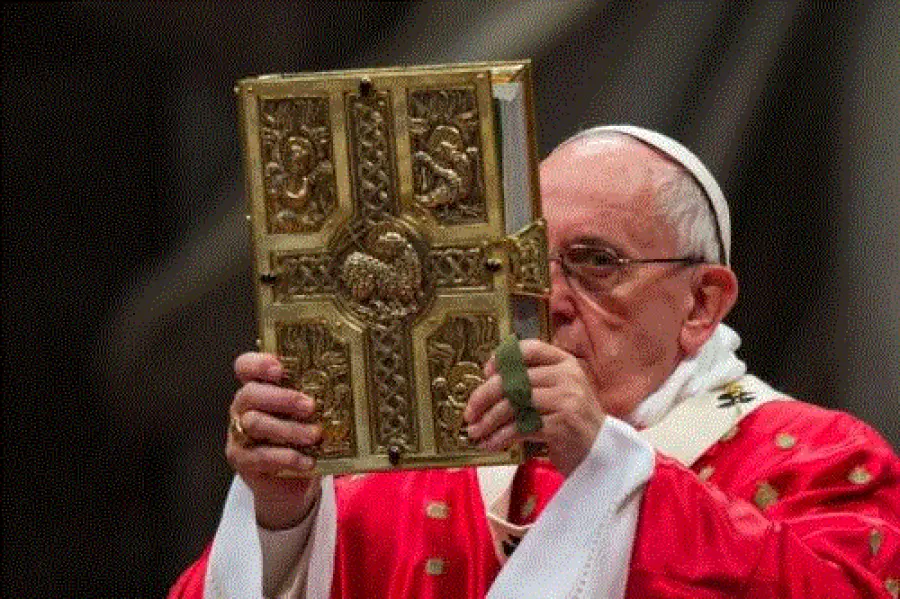 Papa Francesco a Pentecoste: siamo figli di uno stesso Padre