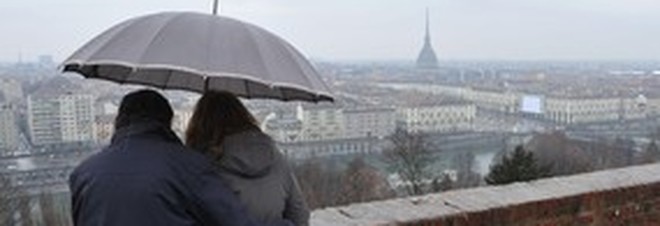 Maltempo in arrivo, ponte del 1 maggio rovinato dal ciclone Medea: pioggia e neve sull'Italia