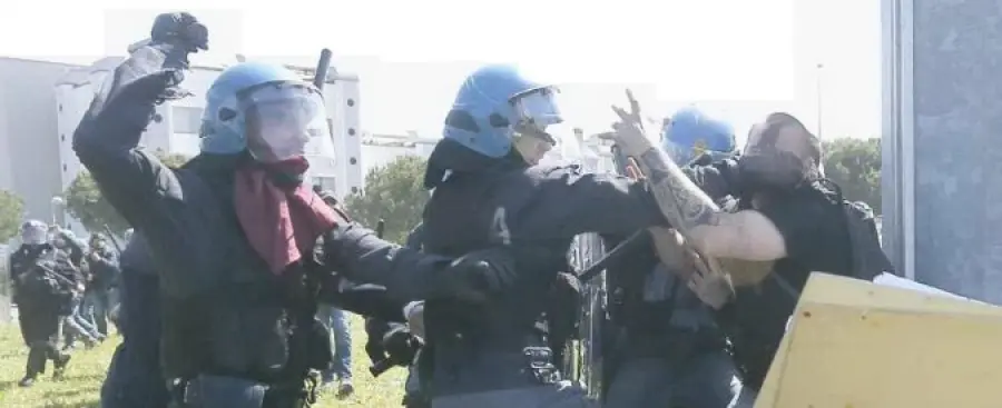 Internet day, sconti tra manifestanti contro Renzi e agenti di polizia a Pisa, info