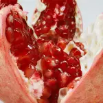 Proprietà della melagrana e come aprirla