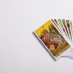 Perchè sono le donne a manifestare maggiore passione verso la lettura dei tarocchi?