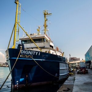 MSF soccorre i migranti con la Dignity I