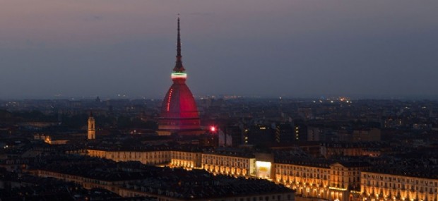 La Mole Antonelliana diventa granata per il Grande Torino