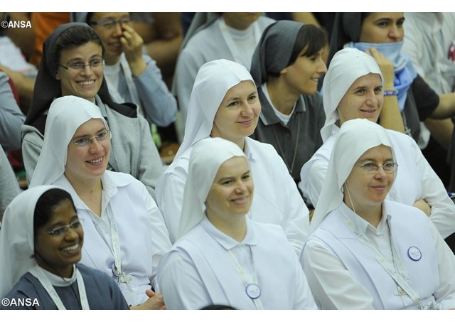 Papa Francesco apre al diaconato femminile